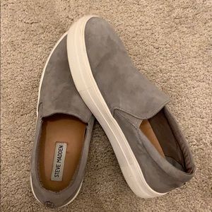 Suede Steve Madden slip ons